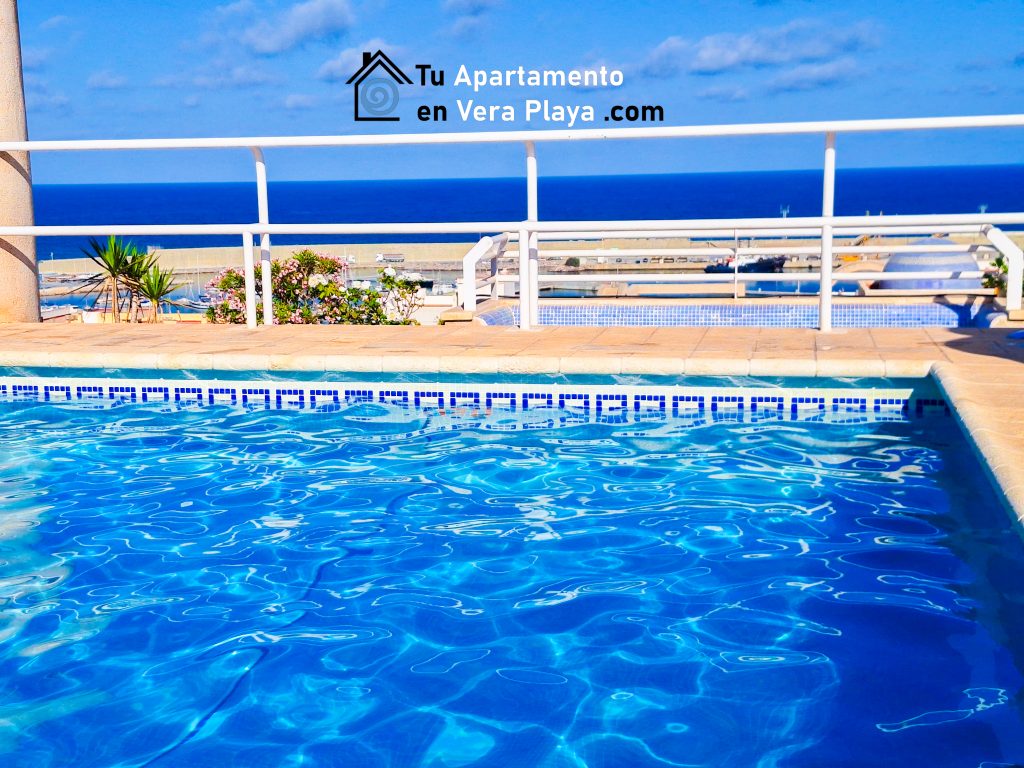 piscina con vistas al mar garrucha