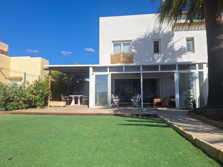 levante 16 chalet alquiler puerto rey vera playa